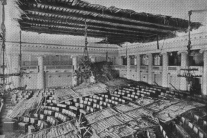 Вид зала заседаний Таврического дворца после обвала потолка